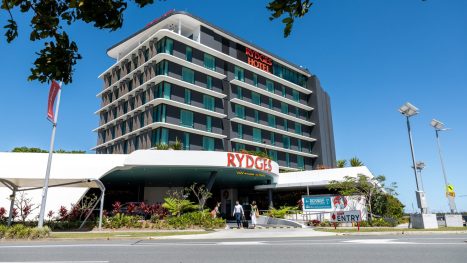 wide-shot-in-driveway-1800x1020